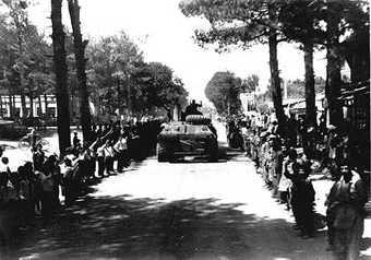 3-av.jpg (17226 bytes)