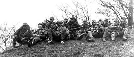 4-av.jpg (20032 bytes)