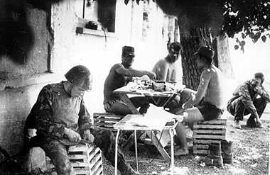 we3.jpg (18947 bytes)