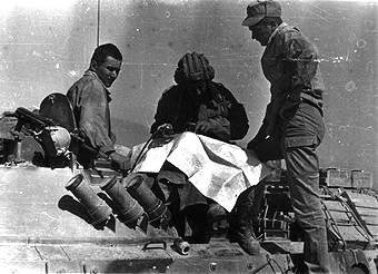 02.jpg (22144 bytes)