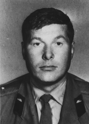 БИРЮКОВ
                                                      Владимир Петрович