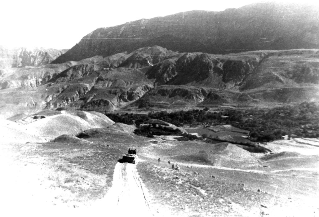 На фото
                              из архива Гарина Сергея Юрьевича - участок
                              серпантина, на котором произошло
                              боестолкновение саперов с засадой душманов
                              13 мая 1988 г.