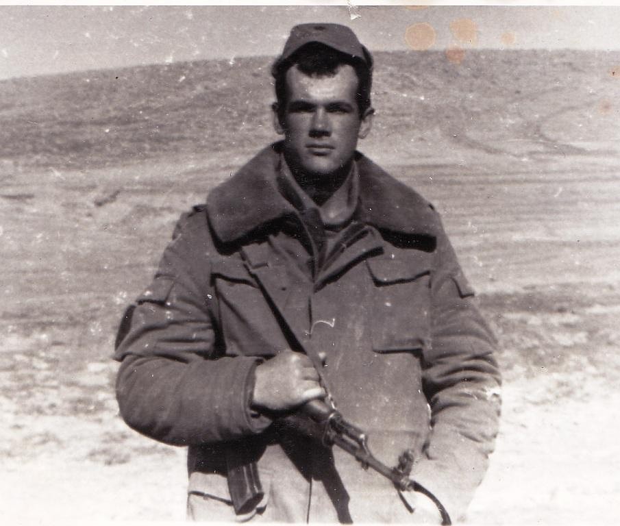 Последнее фото Валерия
                      Польского. Через несколько часов он погибнет.
                      Попадут в засаду под Мусакалой