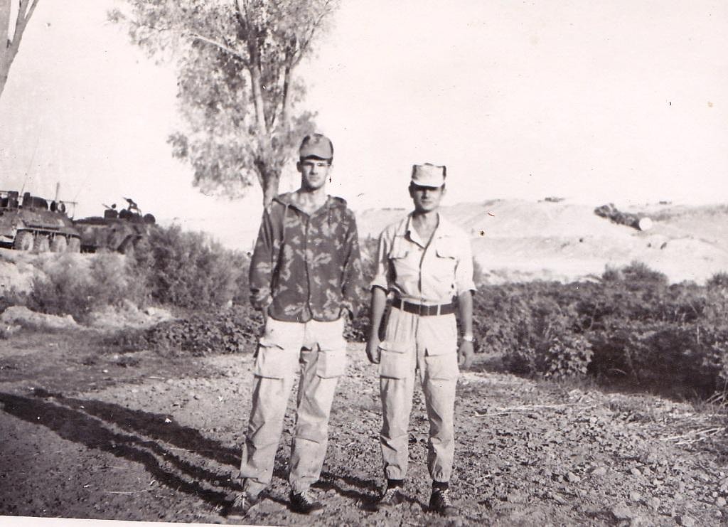 лейтенанты Польский
                        и Бахметов погибли во время боевых действий