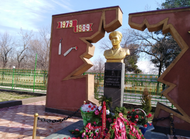 Бюст в парке " Джавани
                      " Мироненко А.Г.