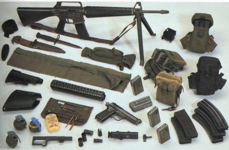 Винтовка "М-16-А 1 LMG". Обратите
                внимание на утяжеленный ствол и сошки.