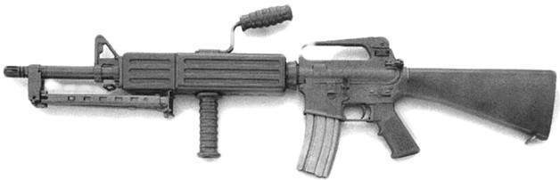 Винтовка "М-16-А 1 LMG".
                Обратите внимание на утяжеленный ствол и сошки.