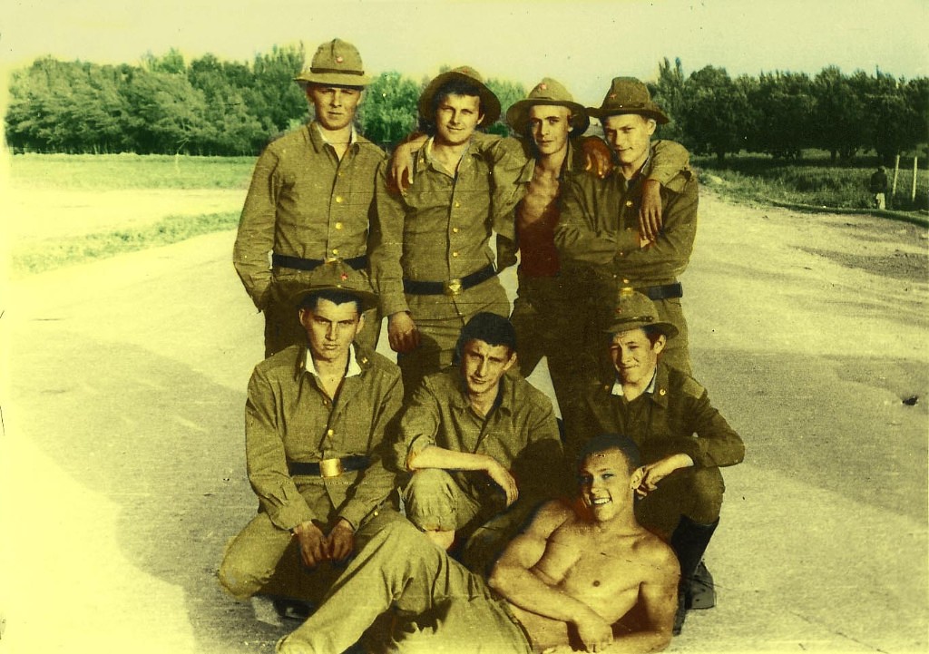 С.Автух - 2 ряд справа