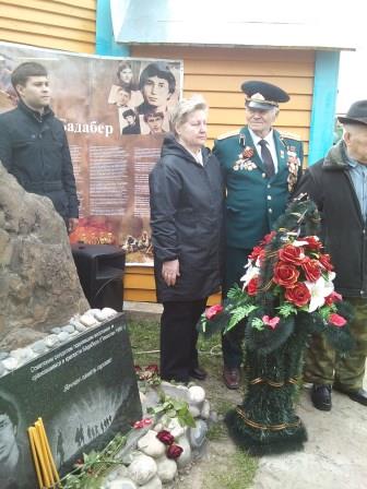 памятник Виктору
                          Духовченко