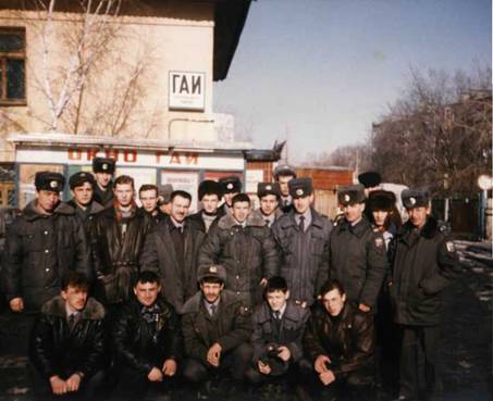 Дружный коллектив. Сергей в центре Дружный коллектив. Сергей
в центре