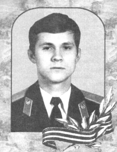 Степаненко Илья
                      Васильевич - крайний слева